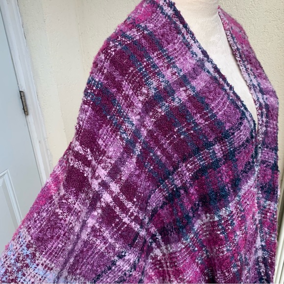 WOOLRICH. Beautiful Purple/Amethyst/Blue Colored Shawl/Wrap.Fringe. Plai… - Picture 3 of 6